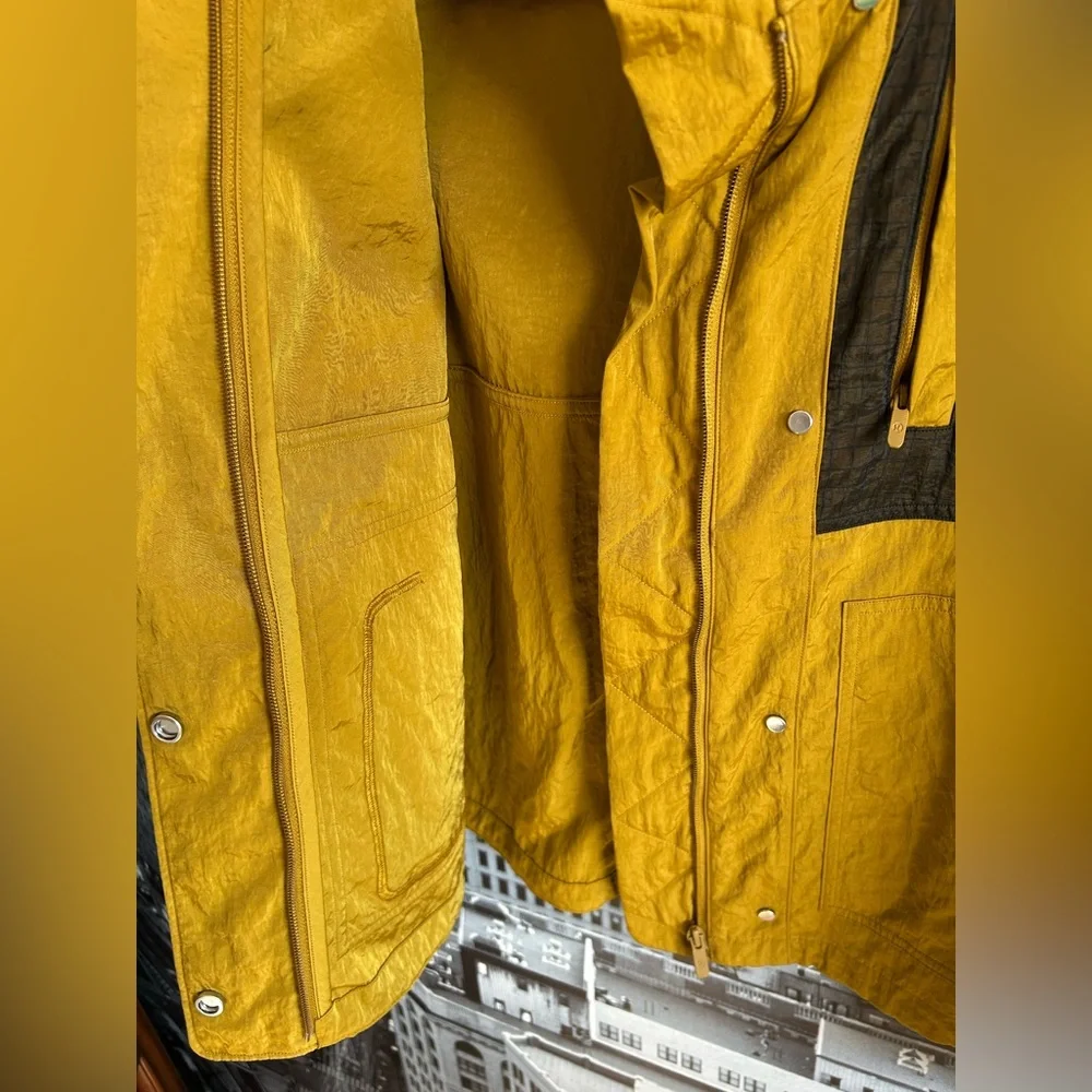 Lululemon Water-Repellent Mesh Jacket in Gold Spice / Black - Picture 9 of 15